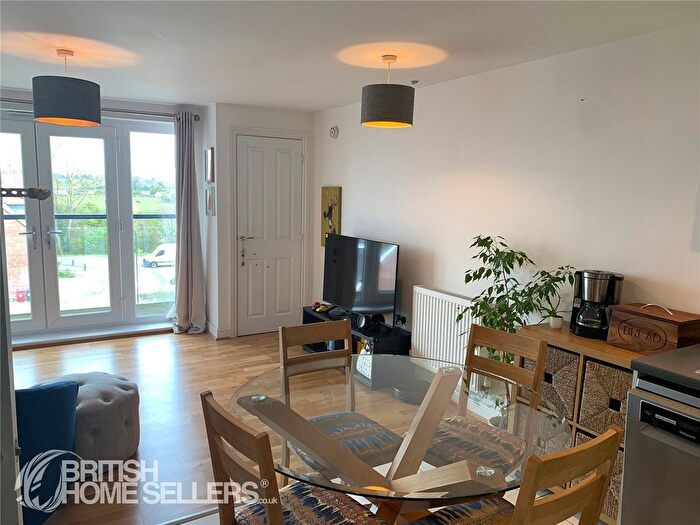 2 Bedroom Flat For Sale In Chadwick Road, Slough, Berkshire, SL3