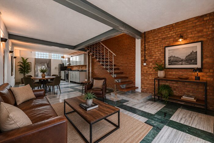 2 Bedroom Flat For Sale In Latin Quarter, Plaistow, E13