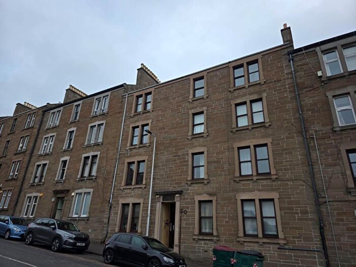 2 Bedroom Flat To Rent In Provost Road, Dundee, DD3