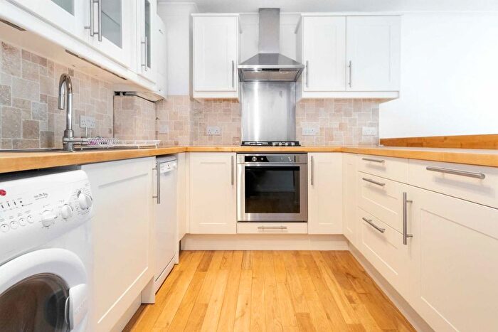 2 Bedroom Flat To Rent In Cedar Terrace, Richmond, TW9