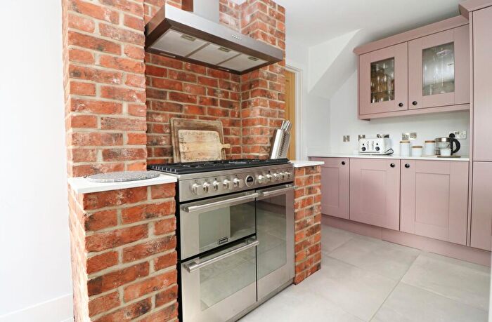 5 Bedroom Detached House For Sale In Burnetts Lane, West End, SO30