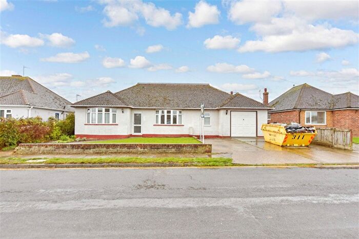 4 Bedroom Chalet For Sale In Osborne Gardens, Herne Bay, Kent, CT6