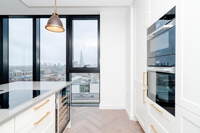 3 Bedroom Apartment To Rent In Flat, Gauging Square, London, E1W