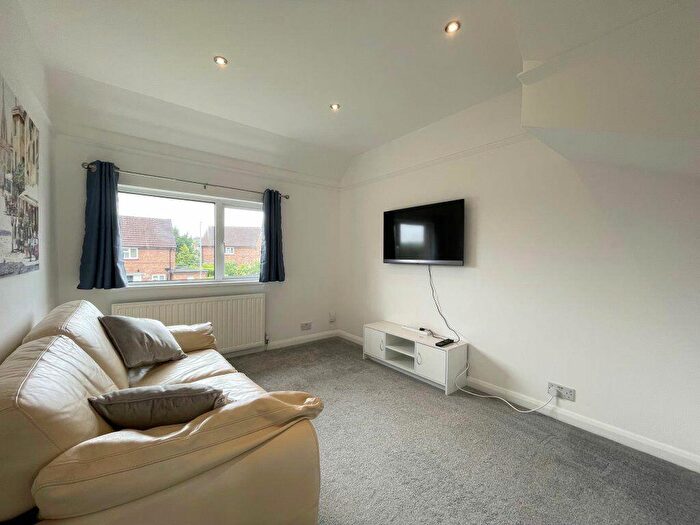 2 Bedroom Flat To Rent In Hawkhurst Road -, P10