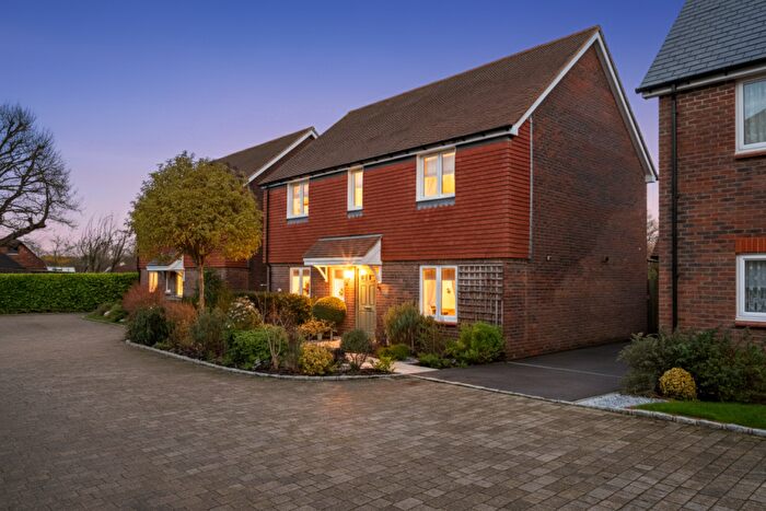 4 Bedroom Detached House For Sale In Chestnut Drive, Thakeham, RH20