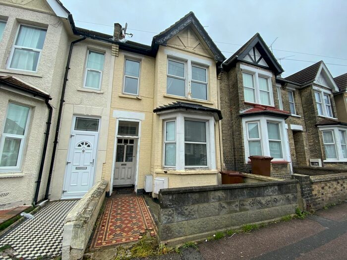 3 Bedroom Maisonette To Rent In Canterbury Street, Gillingham ME7