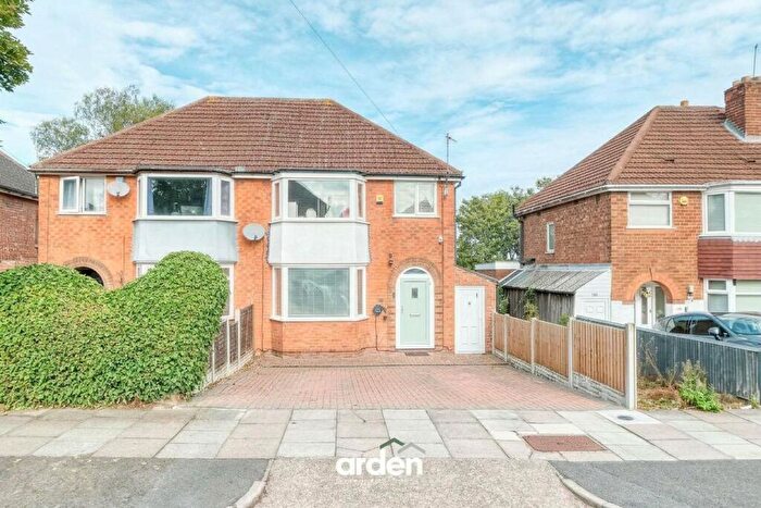 3 Bedroom Semi-Detached House For Sale In Green Acres Road, Birmingham, B38