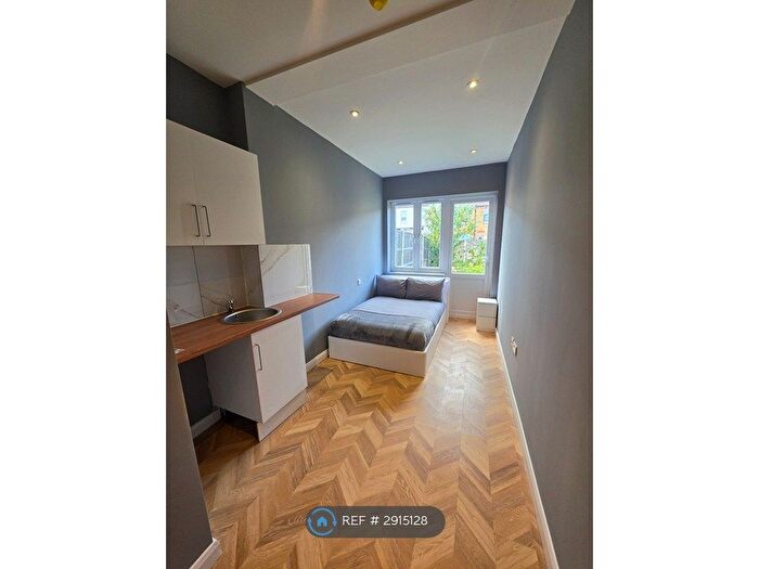 Studio To Rent In Ramuz Drive, Westcliff-On-Sea, SS0