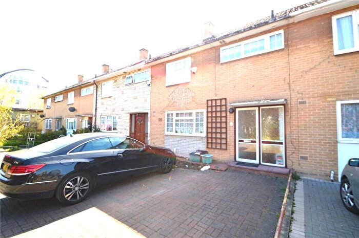 3 Bedroom Apartment To Rent In Melfield Gardens, London, SE6