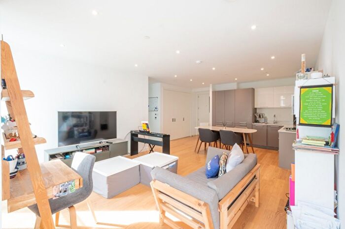 2 Bedroom Flat To Rent In Southwark Bridge Road, London, SE1