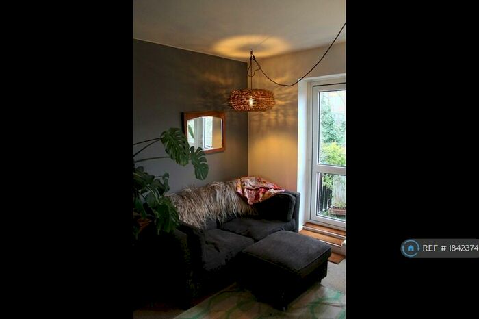 3 Bedroom Flat To Rent In Carnegie Street, London, N1