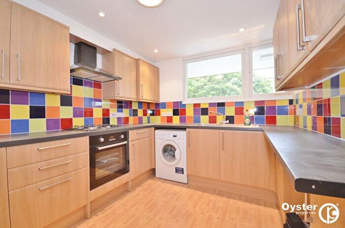 3 Bedroom Maisonette To Rent In Highview Gardens, London, N11