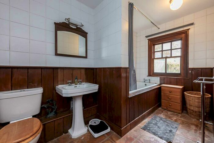 4 Bedroom Detached House For Sale In New Ground Road, Aldbury, HP23