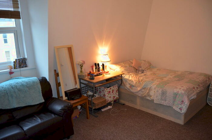 Studio To Rent In Whitefield Terrace, Flat, PL4