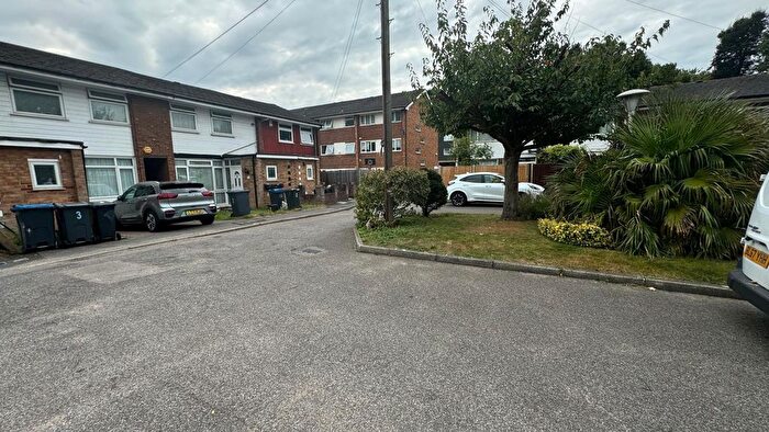 3 Bedroom Terraced House For Sale In Lawdons Gardens, Croydon, CR0