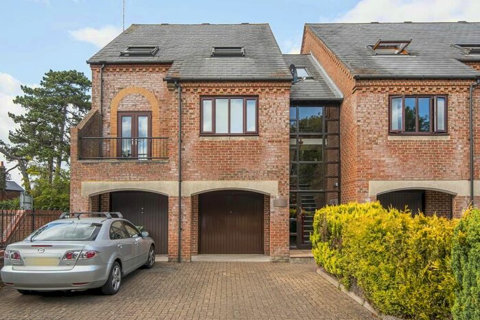 2 Bedroom Flat To Rent In Abingdon, Oxfordshire, OX14