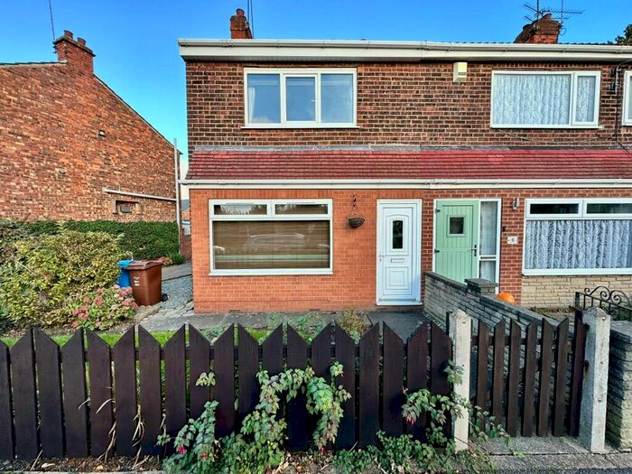 2 Bedroom Semi-Detached House To Rent In Kirkham Drive, Hull, HU5