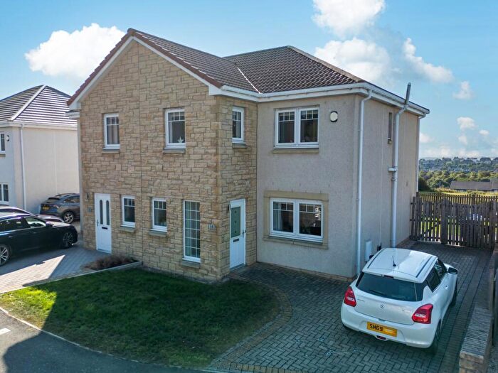 3 Bedroom Semi-Detached House For Sale In Hawthorn Grove, Dunfermline, KY12
