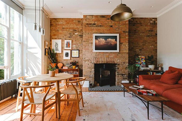 1 Bedroom Flat For Sale In Upper Clapton Road, London, E5