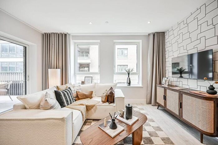 1 Bedroom Flat For Sale In North Gate Park, Harringay, London, N15