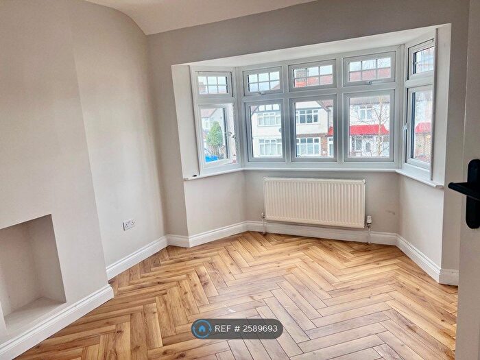 3 Bedroom Terraced House To Rent In Aviemore Way, Beckenham, BR3