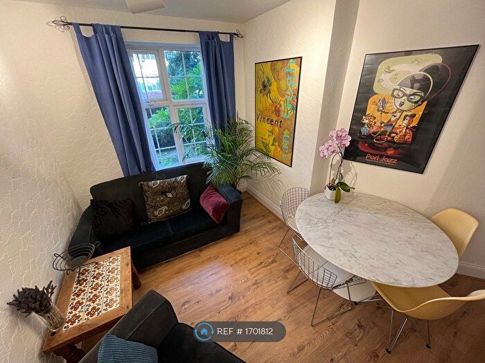 3 Bedroom Flat To Rent In Beechcroft Court, London, NW11