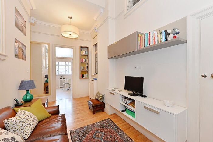 1 Bedroom Apartment To Rent In Chiltern Court, Baker Street, NW1
