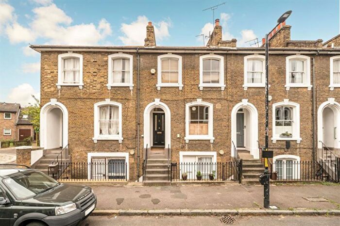 Flat For Sale In Chapter Road, Walworth, SE17