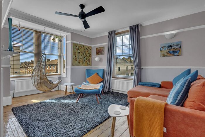 2 Bedroom Flat For Sale In William Street, Herne Bay, Kent, CT6
