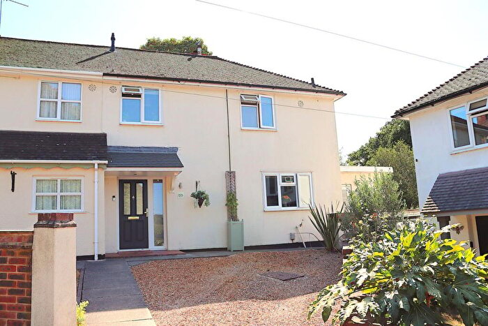 3 Bedroom Semi-Detached House For Sale In Cripley Road, Farnborough, GU14