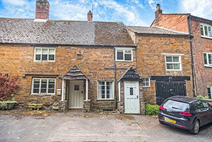 2 Bedroom Cottage To Rent In High Street, Lower Brailes, OX15