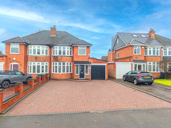 3 Bedroom Semi Detached House For Sale In Yoxall Road, Shirley, Solihull, B90