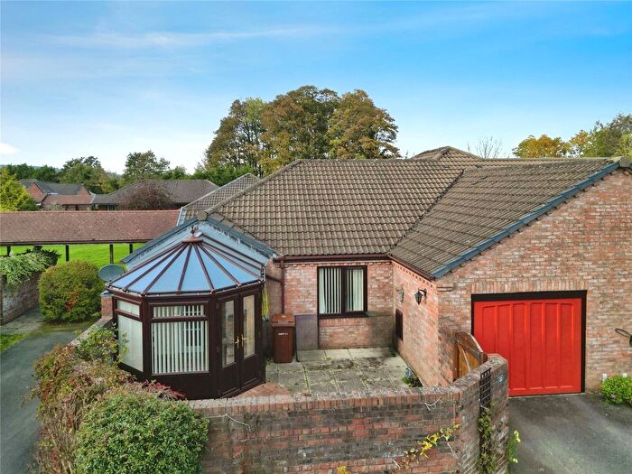 2 Bedroom Bungalow For Sale In Meadowbrook Court, Twmpath Lane, Gobowen, Oswestry, SY10