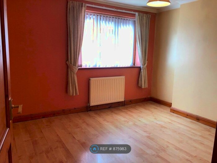 3 Bedroom Semi-Detached House To Rent In Friezland Lane, Walsall, WS8