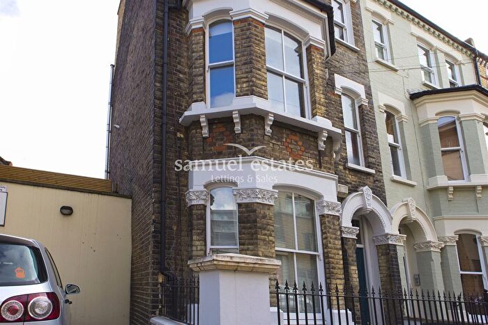 1 Bedroom Flat For Sale In Strathblaine Road, Battersea, SW11