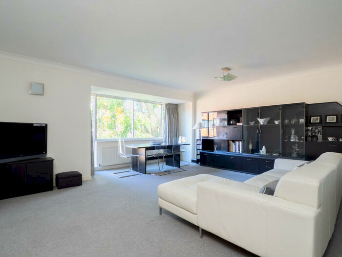 2 Bedroom Apartment To Rent In White Lodge Close, Christchurch Road, Sutton, Surrey, SM2