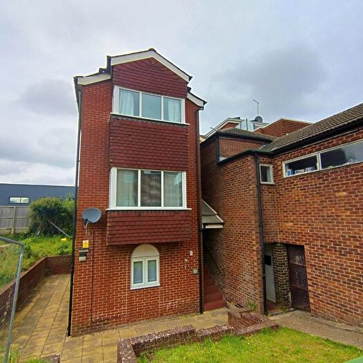 2 Bedroom Flat To Rent In Cox's Lane, Southampton, SO19