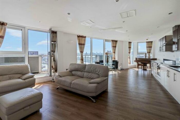 3 Bedroom Flat To Rent In Basin Approach, London, E16