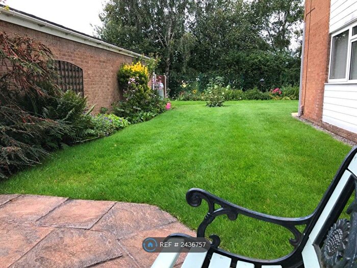 2 Bedroom Flat To Rent In Dairyground Road, Bramhall, Stockport, SK7