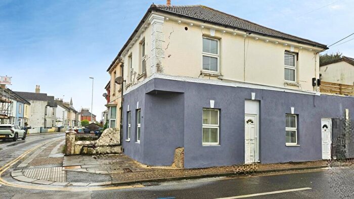 2 Bedroom Flat To Rent In Tarring Road, Worthing, Worthing, BN11