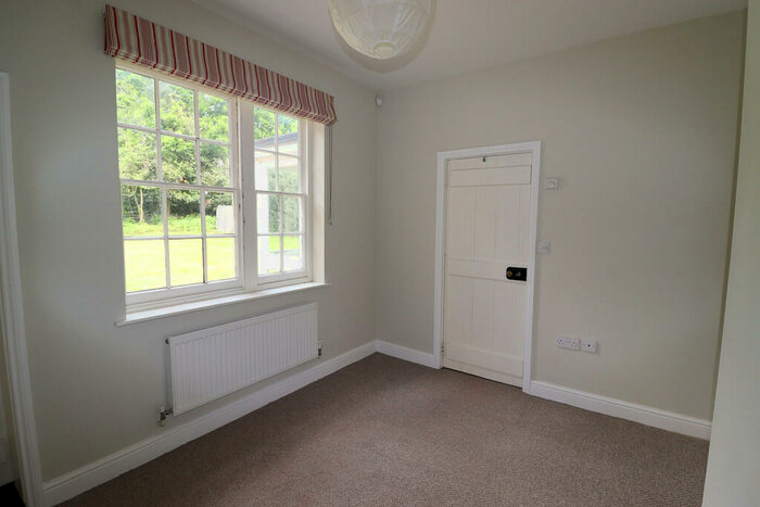 2 Bedroom Detached Bungalow To Rent In East Bergholt, CO7