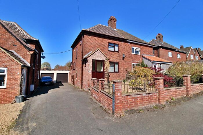 3 Bedroom Semi-Detached House For Sale In Marsh Road, Rode, BA11