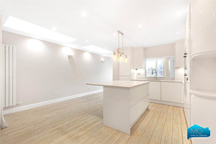 2 Bedroom Apartment To Rent In Carlingford Road, Ducketts Green, London, N15