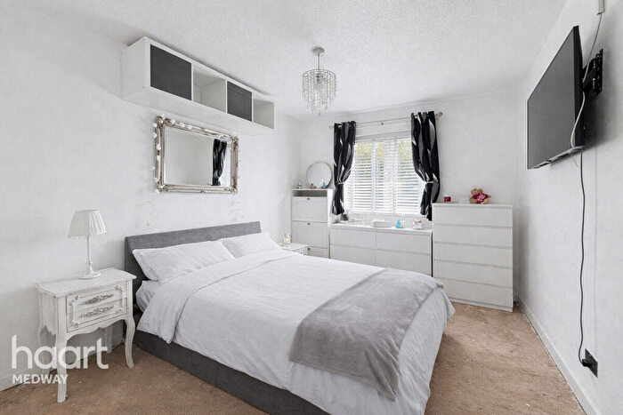 1 Bedroom Retirement Property For Sale In Warblers Close, Rochester, ME2