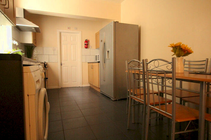 7 Bedroom Terraced House To Rent In , Kippax Street, &#;Manchester, M14