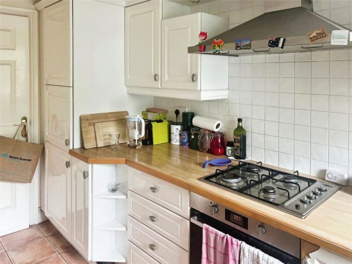 2 Bedroom Flat To Rent In Chadwick Place, Long Ditton, Surbiton, Surrey, KT6