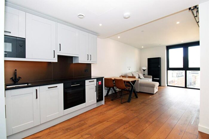 Apartment To Rent In Emery Way, London Dock, Wapping, E1W