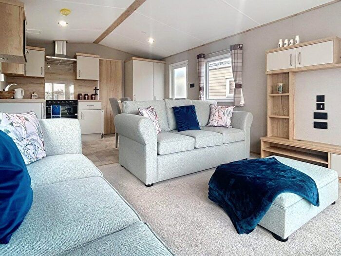 2 Bedroom Park Home For Sale In Pakefield Holiday Park, NR33