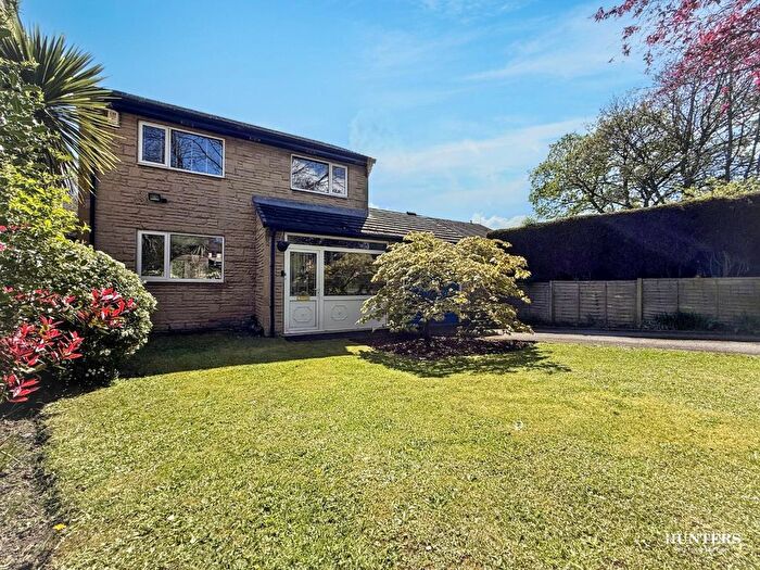 4 Bedroom Detached House For Sale In Longlands Road, Dewsbury, WF13