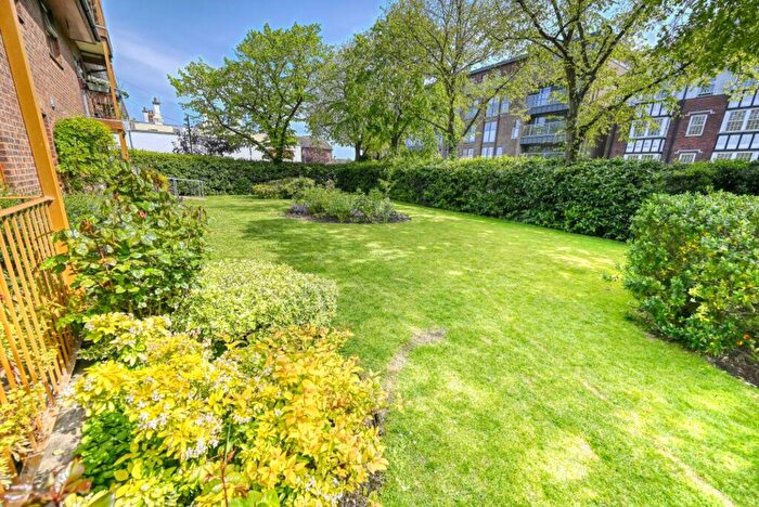1 Bedroom Flat For Sale In Chalkwell Park Drive, Portchester Court Chalkwell Park Drive, SS9